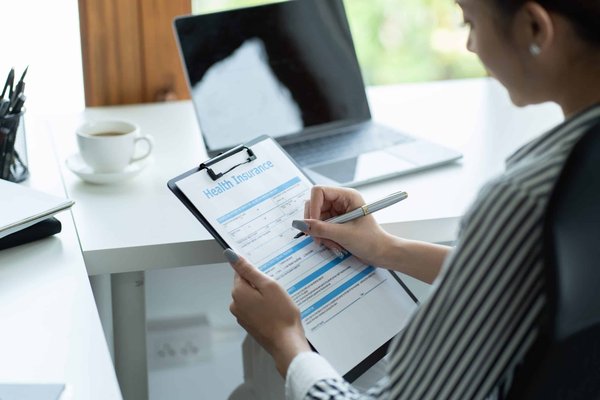 Quelles options pour une assurance vie couplant épargne et soutien à des projets verts ?