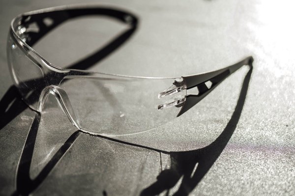 Comment les assurances spécifiques peuvent-elles protéger les emprunteurs dans des contextes à risque ?